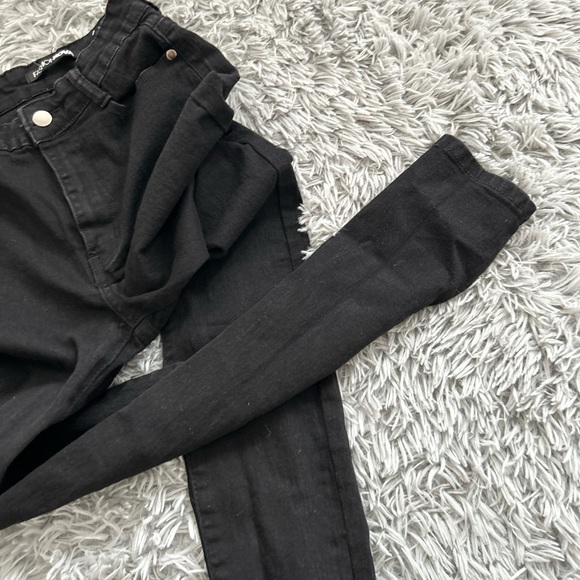 FASHION NOVA BLACK SKINNY JEANS!! - Picture 4 of 5